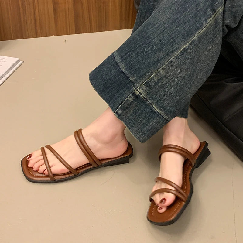 New Round Toe Elegant Open-toe Beach Sandals in Summer, Fashionable and Comfortable Two-wear Flat Casual Slippers for Women