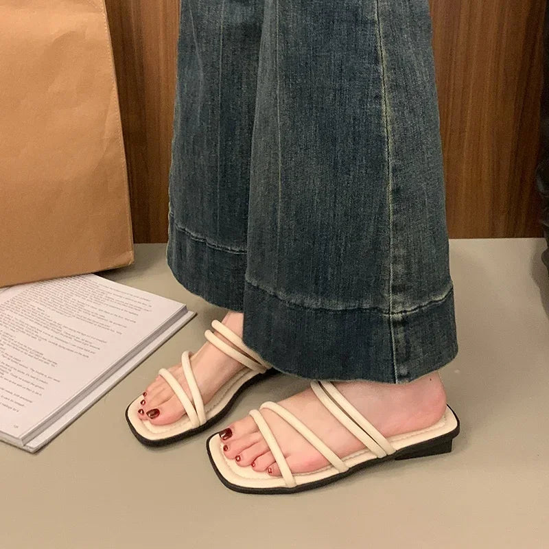 New Round Toe Elegant Open-toe Beach Sandals in Summer, Fashionable and Comfortable Two-wear Flat Casual Slippers for Women